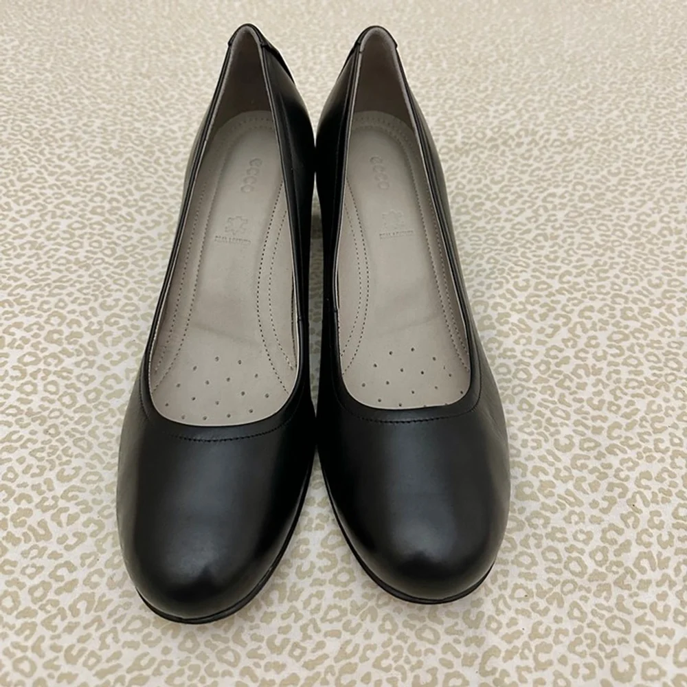 ECCO Black Leather 2.5